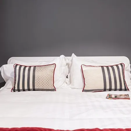 Apartment Plum Guide - The Roman Marmotta