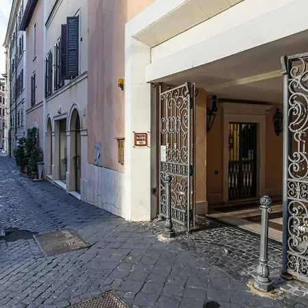 Apartment Plum Guide - The Roman Marmotta Rome